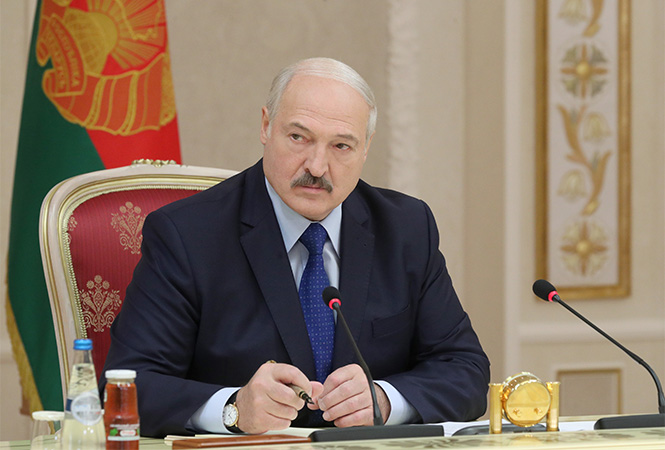 Лукашенко про медиков: Зашла, заразилась, понесла заразу в общество