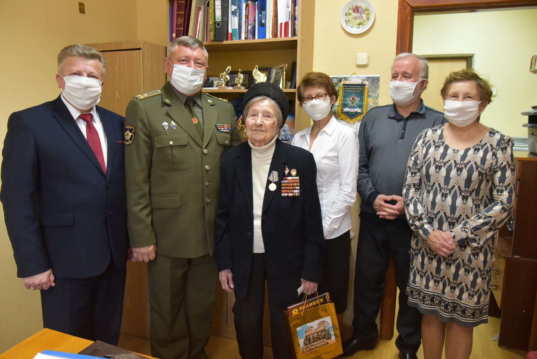 В Витебске юбилейными медалями наградили 250 ветеранов Великой Отечественной войны
