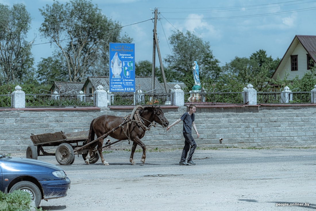 «А в день зарплаты под магазином валяются». Репортаж из Глубокского района, где пили и будут пить