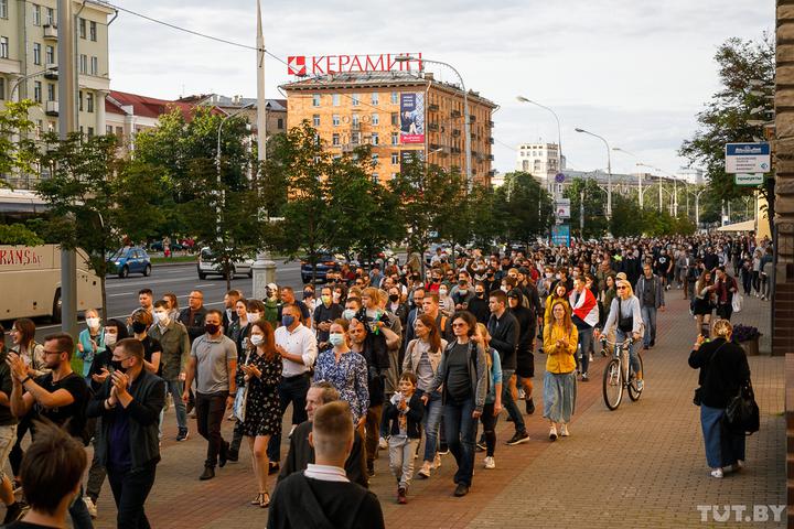 В городах Беларуси прошли протесты, задержания и стычки с милицией