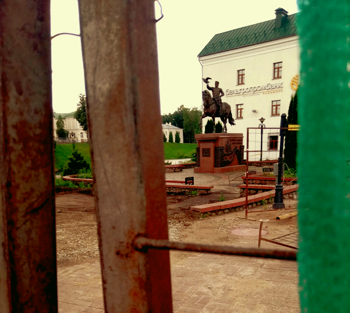 Перад прыездам самі ведаеце каго горад ліхаманка б'е...