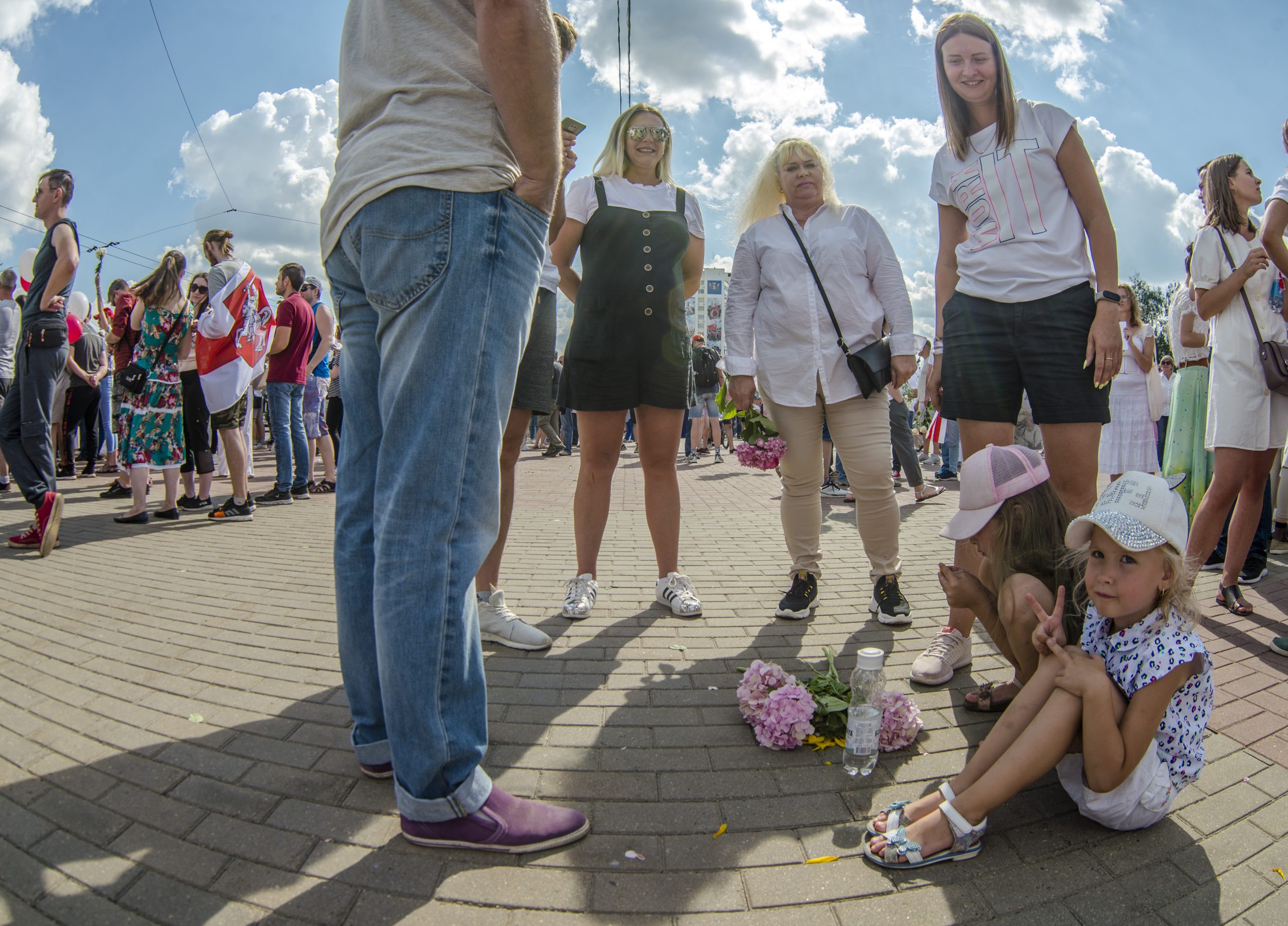 “Мы, БЕЛАРУСЫ – мірныя людзі, Сэрцам адданыя роднай зямлі...”