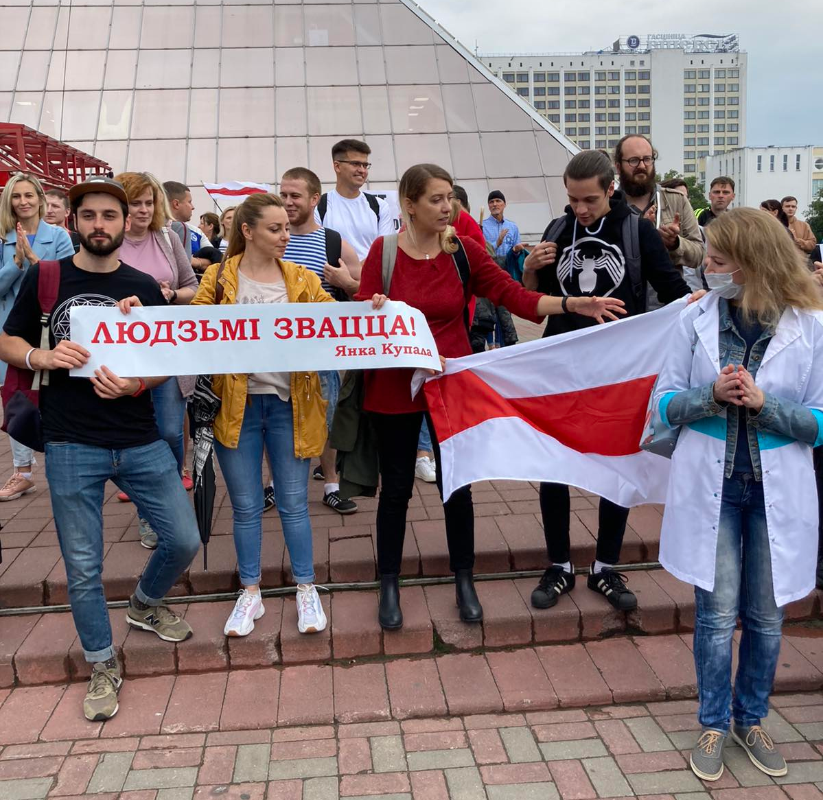 “Людзьмі звацца”. Красно-бело-зеленый воскресный протест в Витебске