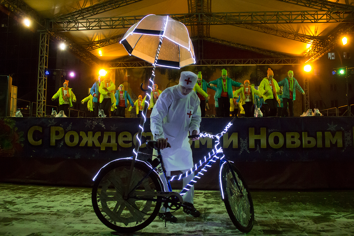 Раз, два, три! Ёлочка гори! Праздник открытия предновогоднего настроения состоялся