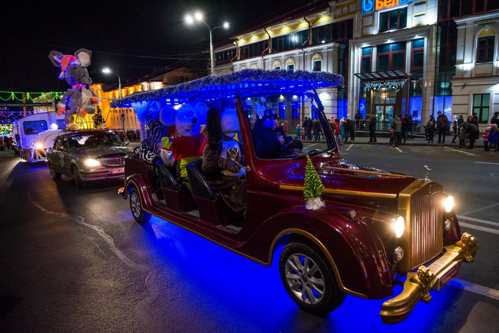 Раз, два, три! Ёлочка гори! Праздник открытия предновогоднего настроения состоялся