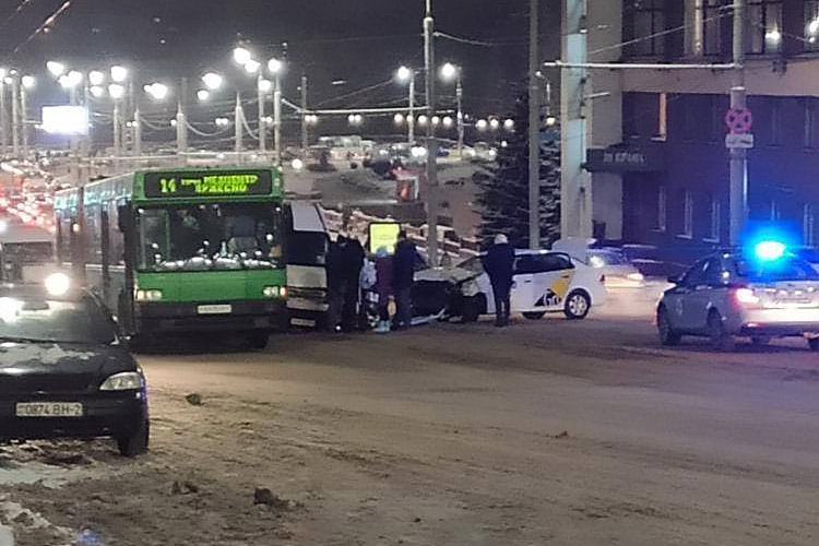 Крупное ДТП произошло в центре Витебска. Движение было частично перекрыто