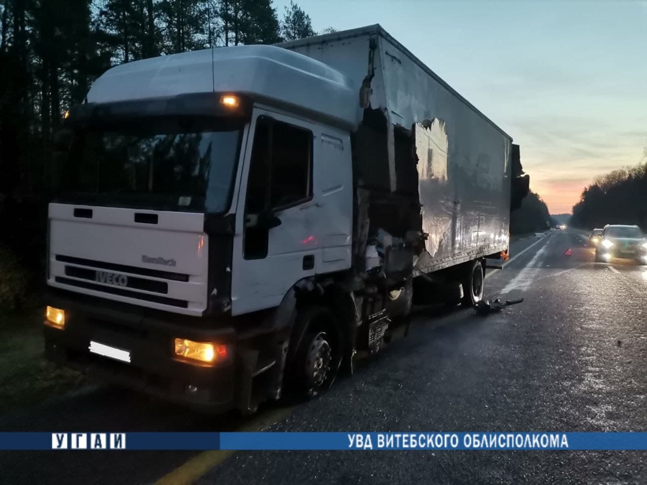 Два грузовика столкнулись на трассе Минск-Витебск