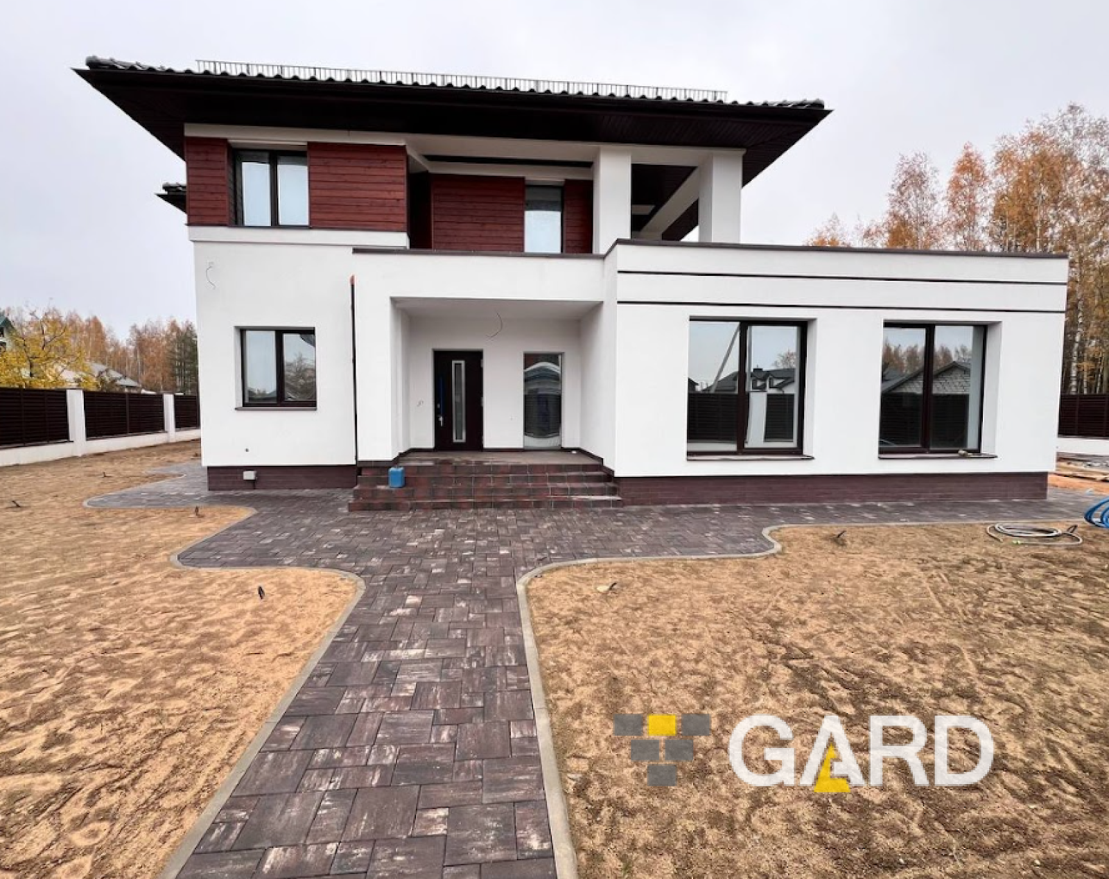 Как ассортимент тротуарной плитки и блоков для забора GARD поможет создать идеальное оформление вашего участка?